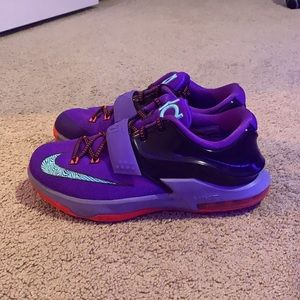 KD Basketball shoes in excellent condition.